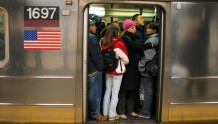 地铁越挤，你用手机“买买买”的机率就越高