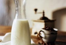 睡前喝奶有益入睡?