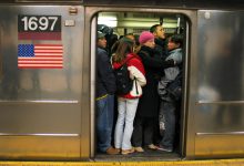 地铁越挤，你用手机“买买买”的机率就越高